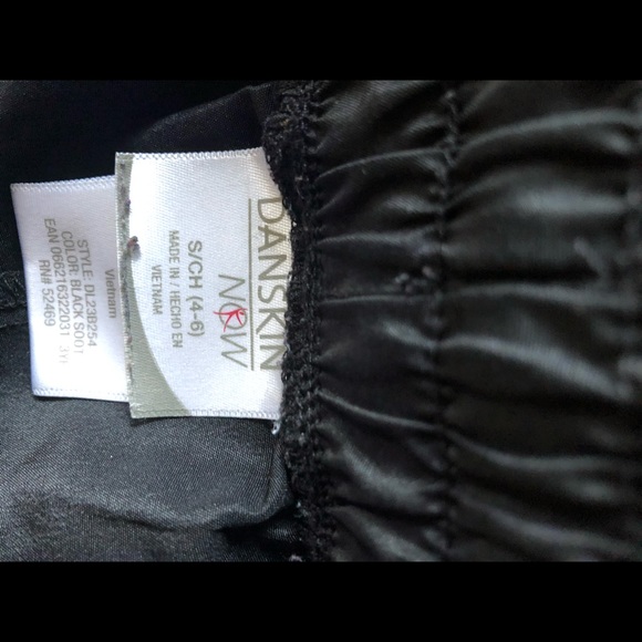 Women’s athletic shorts - Picture 2 of 2